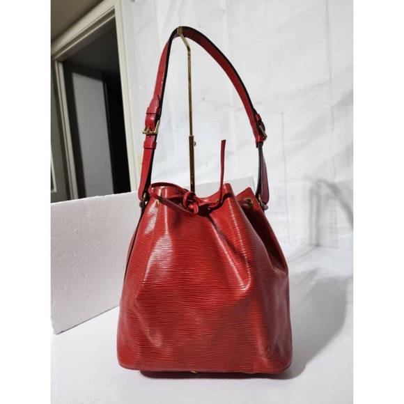 Authentic LOUIS VUITTON  Epi Petit Noe Castillan Shoulder Bag Red - Picture 9 of 12